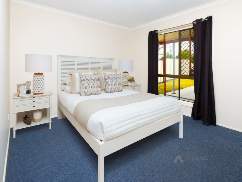 26 Newburn Street, Hillcrest QLD 4118