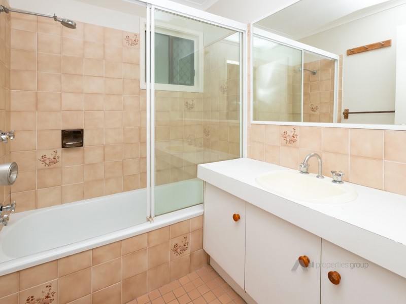 26 Newburn Street, Hillcrest QLD 4118