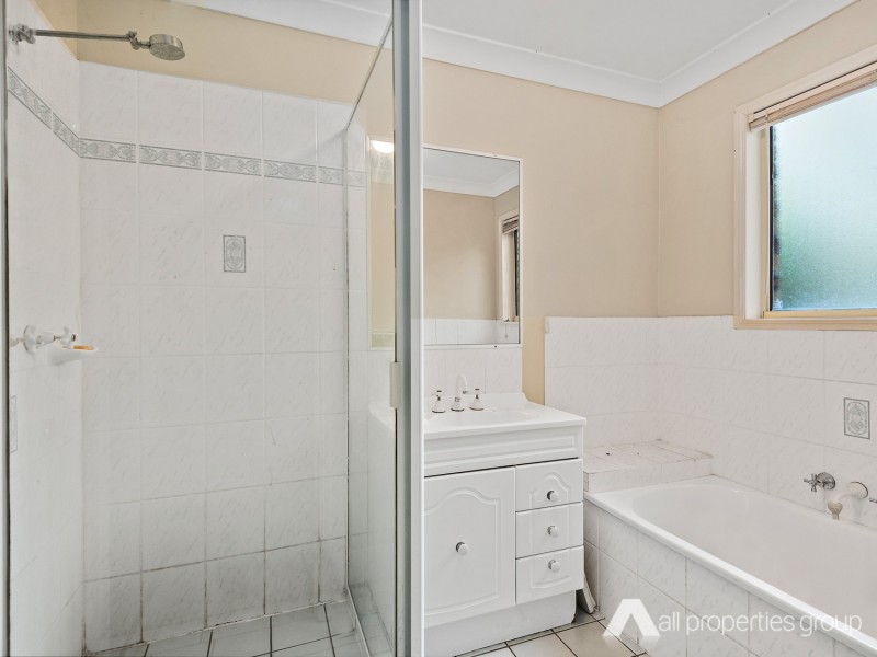 4 Zenith Court, Regents Park QLD 4118