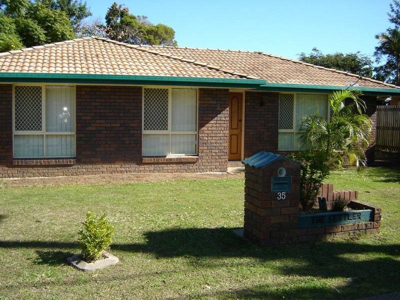 35  Westwood Drive, Hillcrest QLD 4118