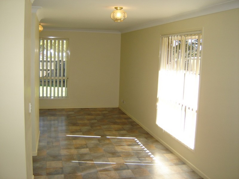 35  Westwood Drive, Hillcrest QLD 4118