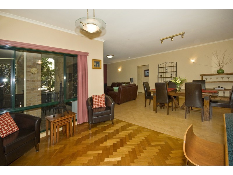 9 Petunia Close, Calamvale QLD 4116