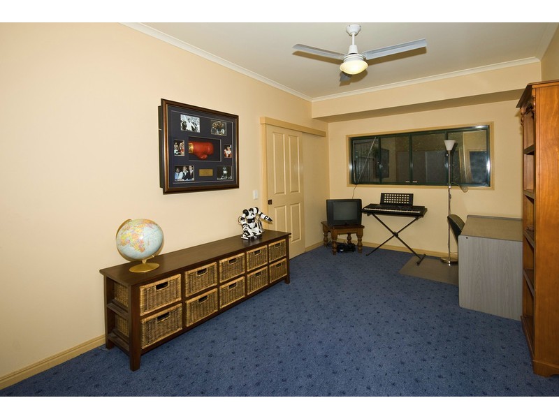 9 Petunia Close, Calamvale QLD 4116