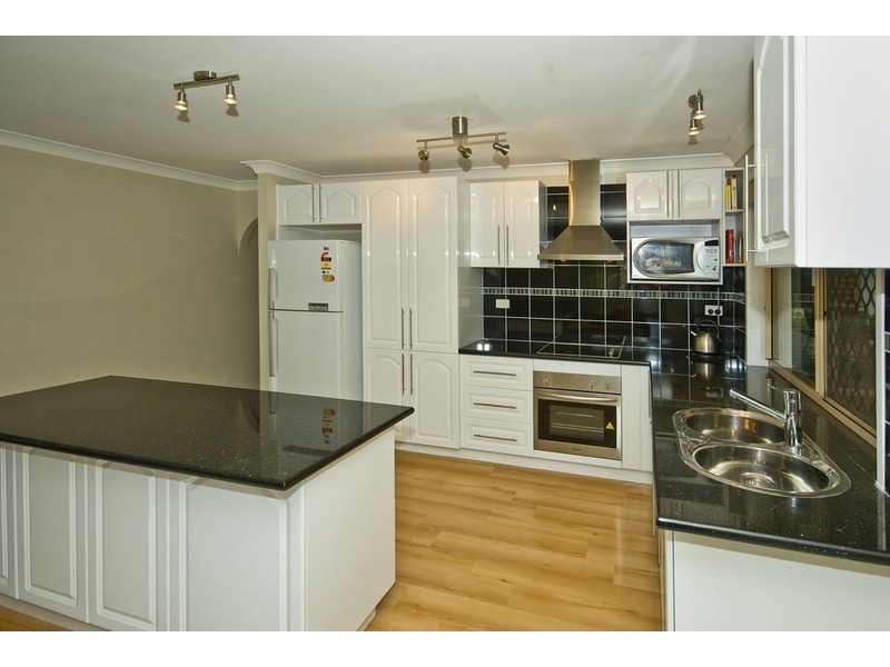 37 Benjamina Crct, Regents Park QLD 4118