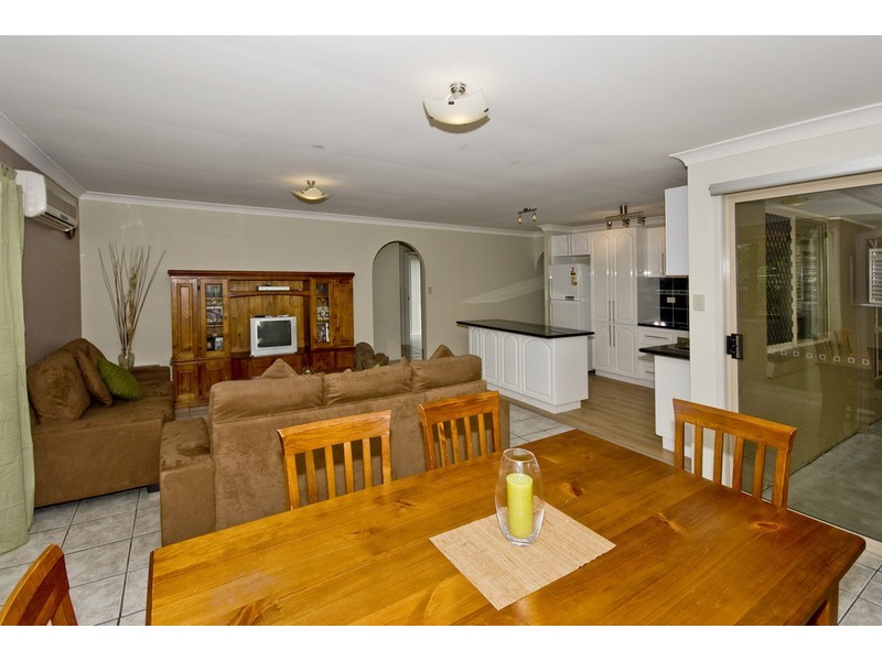 37 Benjamina Crct, Regents Park QLD 4118