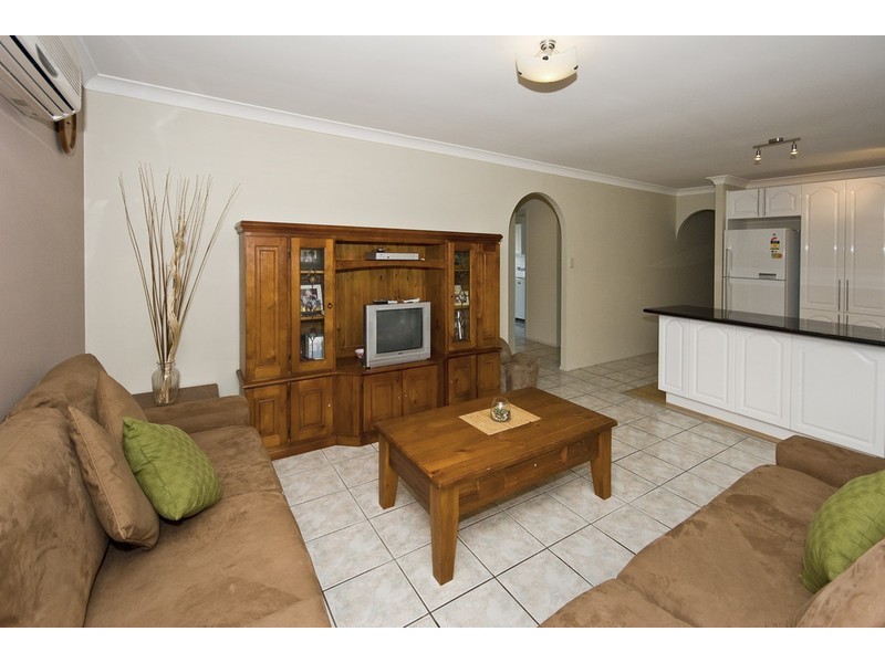 37 Benjamina Crct, Regents Park QLD 4118