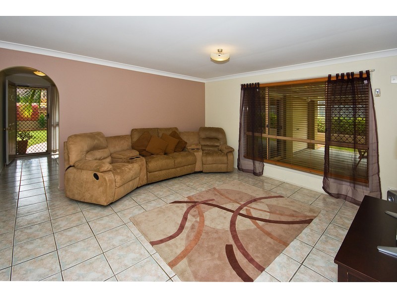 37 Benjamina Crct, Regents Park QLD 4118