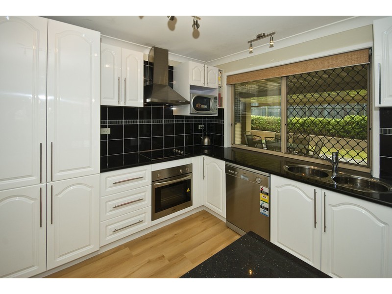 37 Benjamina Crct, Regents Park QLD 4118