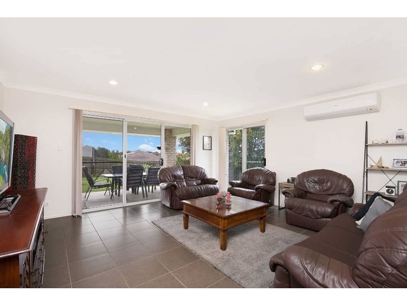 31 CHARLTON PLACE, Regents Park QLD 4118