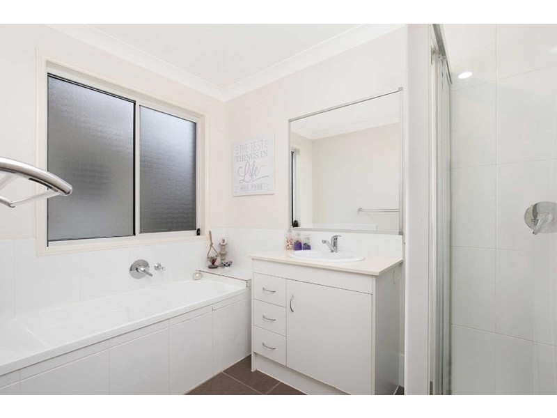 31 CHARLTON PLACE, Regents Park QLD 4118