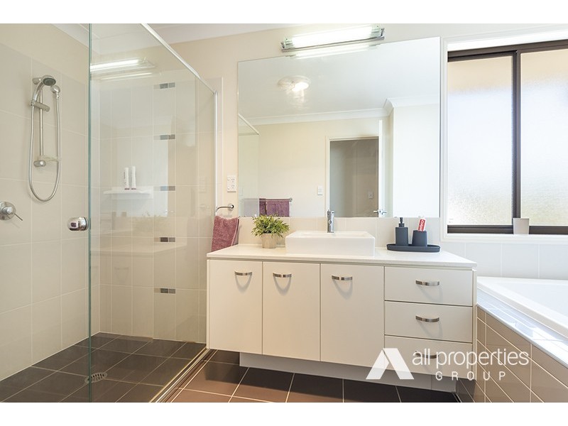 15 Callistemon St, Heathwood QLD 4110