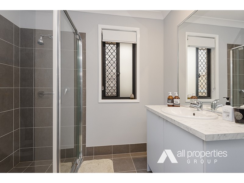 36 Stradbroke Crescent, Springfield Lakes QLD 4300