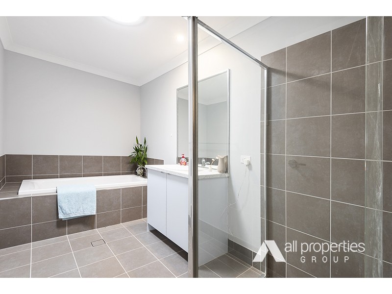 36 Stradbroke Crescent, Springfield Lakes QLD 4300