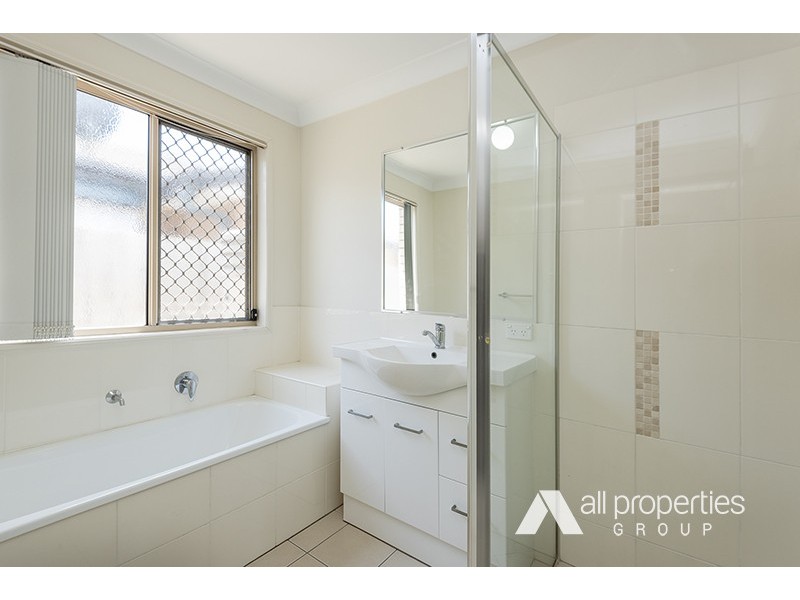 70 Steelwood Street, Heathwood QLD 4110