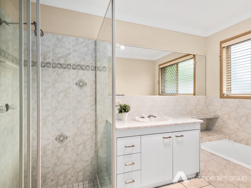 27 Settlers Circuit, Forest Lake QLD 4078