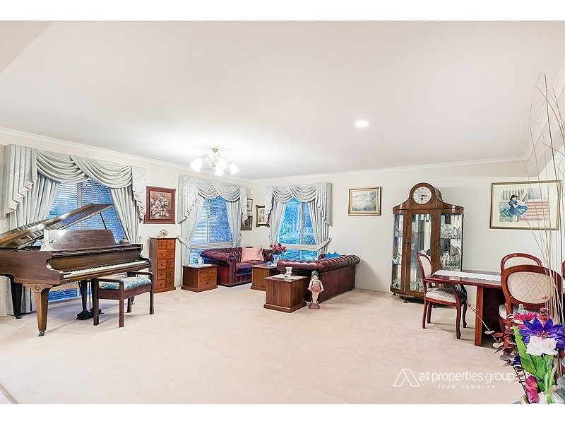 15 Aspen Crescent, Parkinson QLD 4115