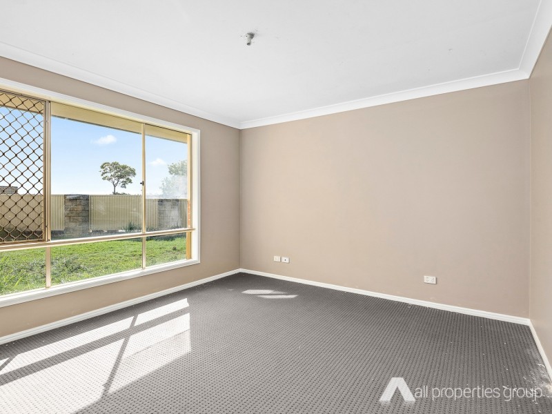 2 Hedera st, Regents Park QLD 4118