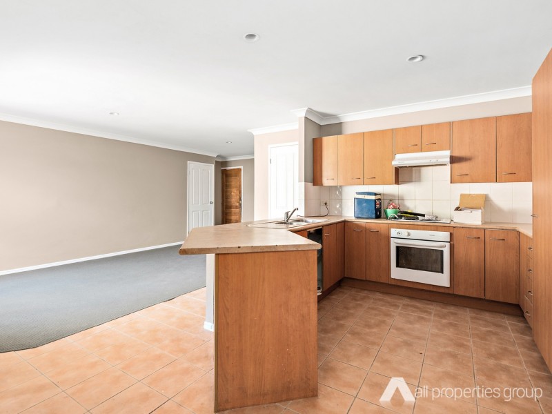 2 Hedera st, Regents Park QLD 4118