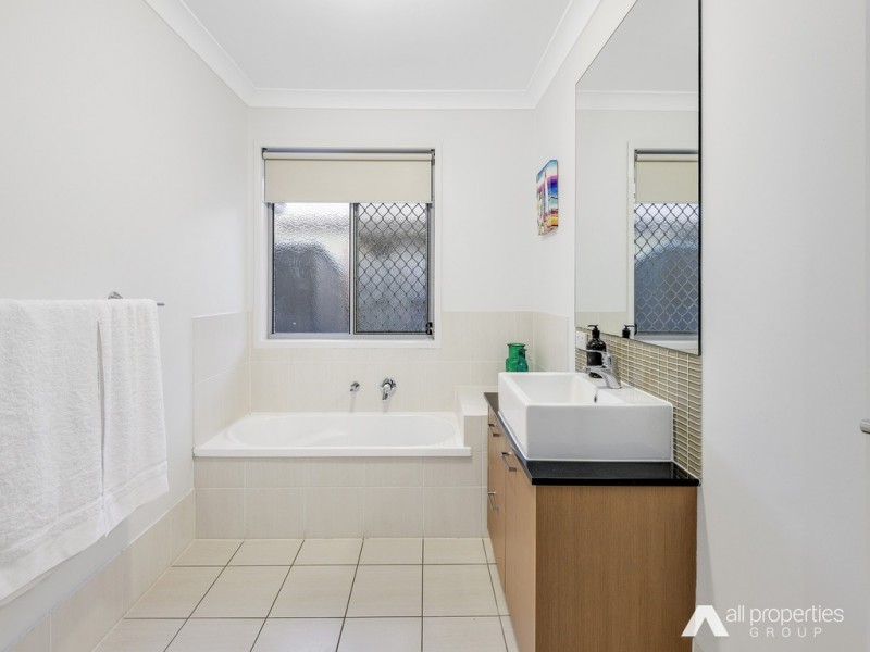 15 Aquatic Street, Berrinba QLD 4117