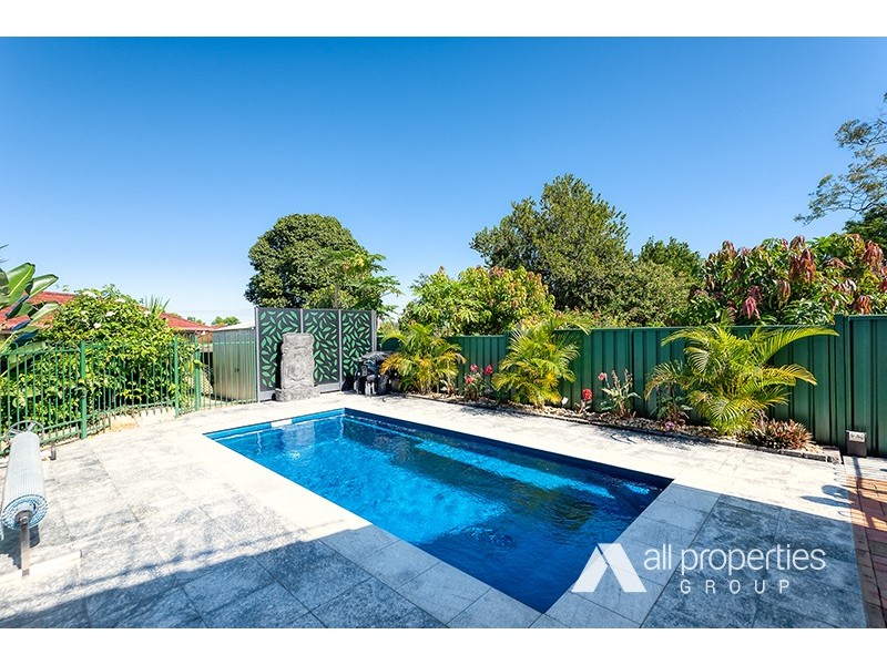 9 FERNHAVEN CT, Regents Park QLD 4118