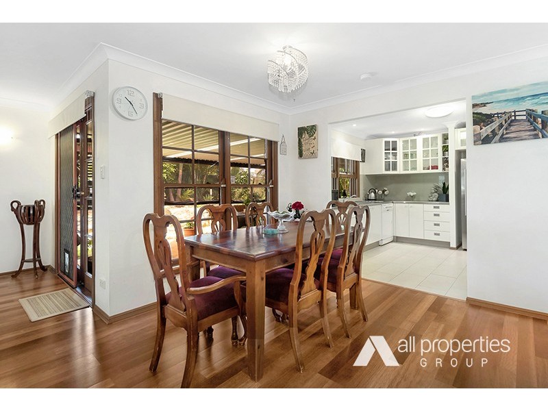 9 FERNHAVEN CT, Regents Park QLD 4118