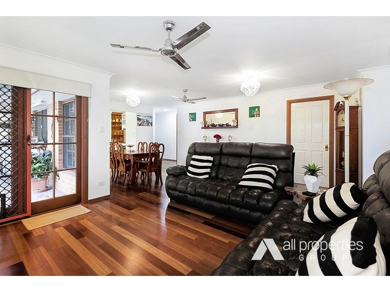 9 FERNHAVEN CT, Regents Park QLD 4118