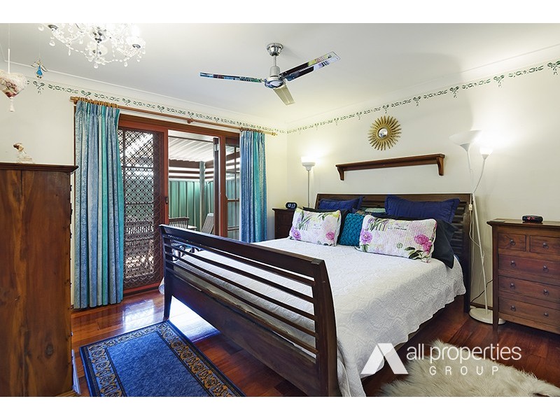 9 FERNHAVEN CT, Regents Park QLD 4118