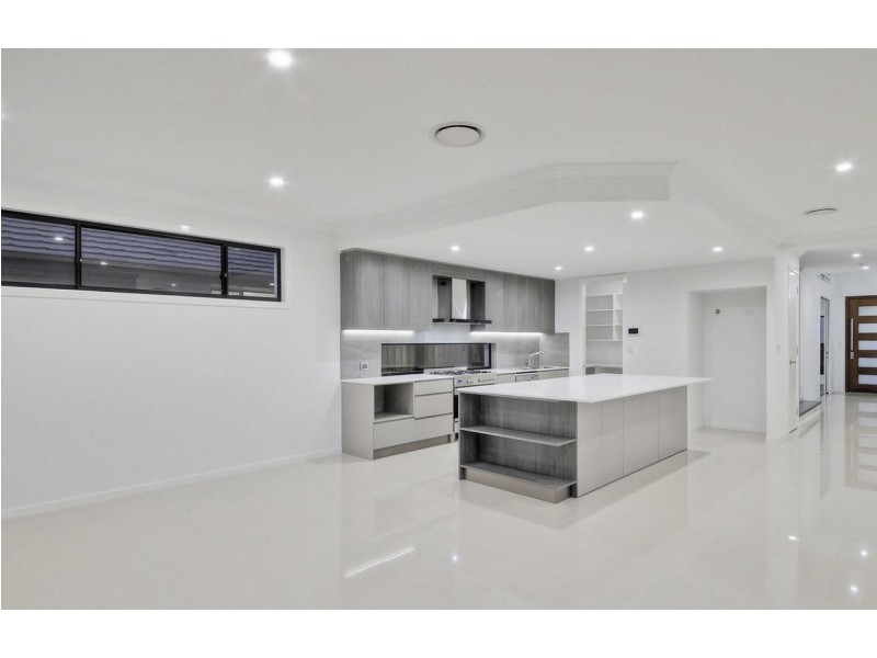 18 Ivory Crescent, Pallara QLD 4110