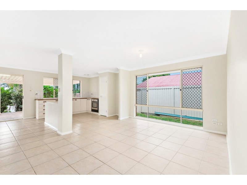 69 Middle Road, Hillcrest QLD 4118