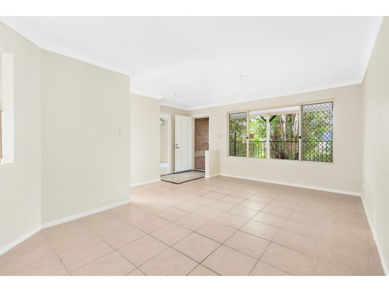 69 Middle Road, Hillcrest QLD 4118