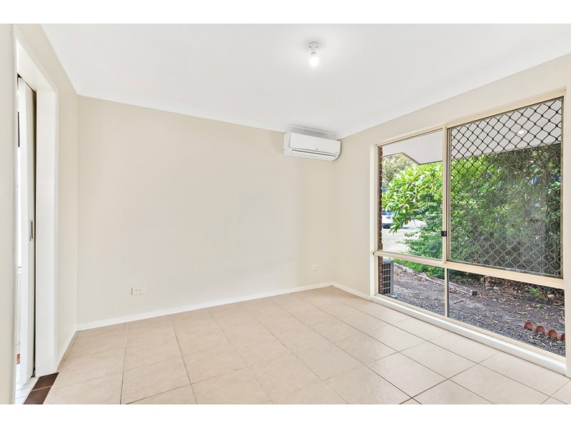 69 Middle Road, Hillcrest QLD 4118