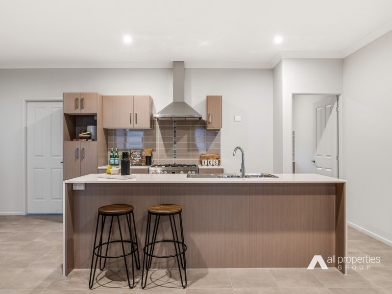 102-104 Loch Ness Cct, New Beith QLD 4124