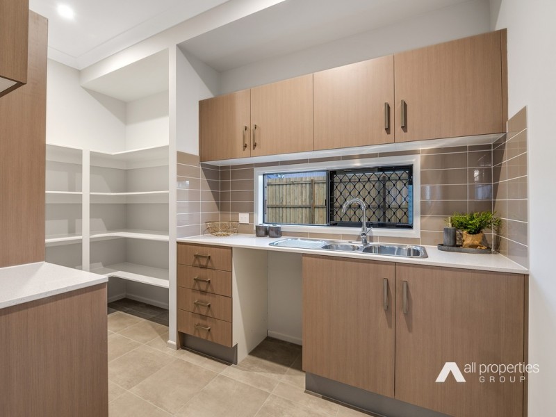 102-104 Loch Ness Cct, New Beith QLD 4124