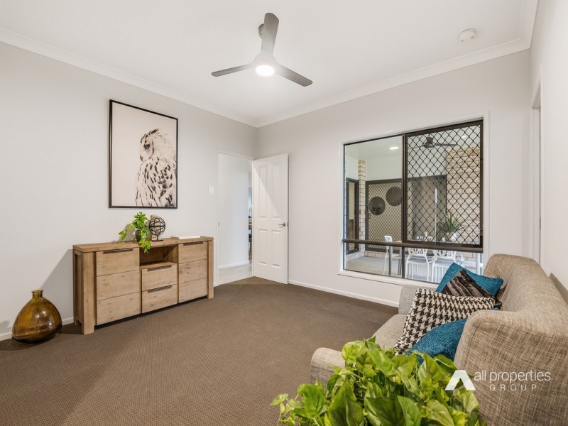 102-104 Loch Ness Cct, New Beith QLD 4124