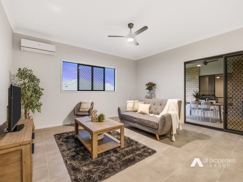 102-104 Loch Ness Cct, New Beith QLD 4124