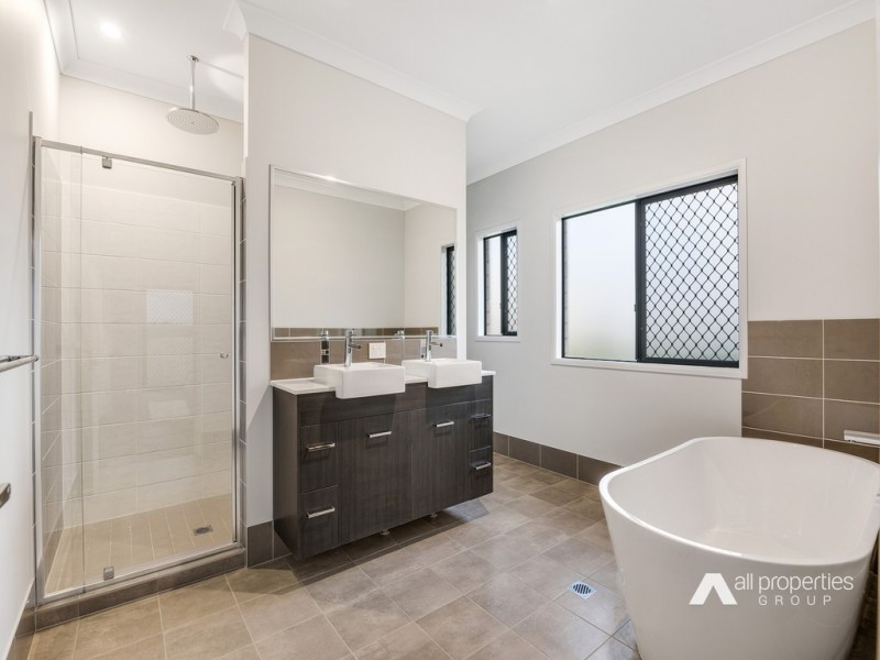 102-104 Loch Ness Cct, New Beith QLD 4124