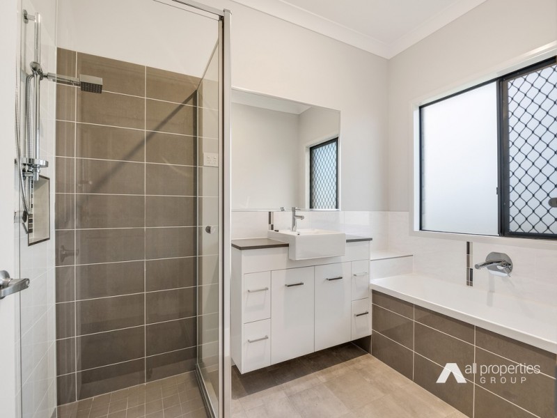 102-104 Loch Ness Cct, New Beith QLD 4124