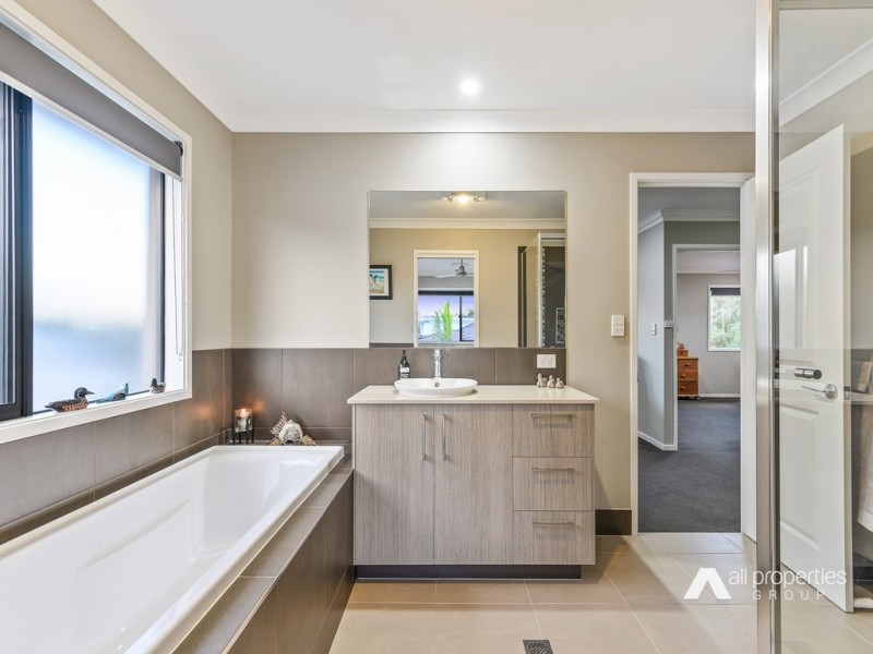 9 Halifax Circuit, Pimpama QLD 4209