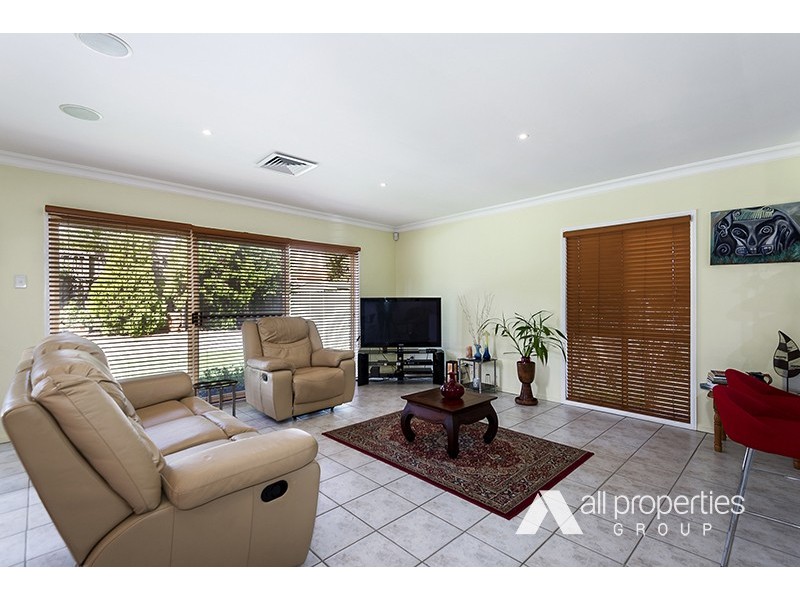 15 Wellington Place, Parkinson QLD 4115