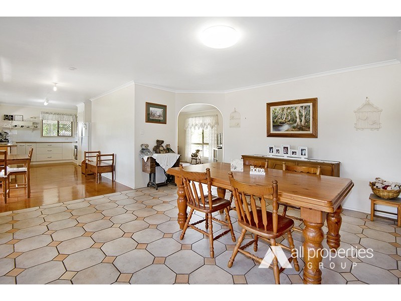 11 COPEINA CT, Regents Park QLD 4118