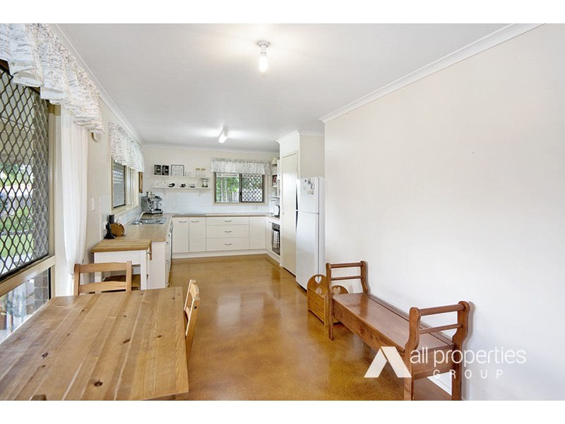 11 COPEINA CT, Regents Park QLD 4118
