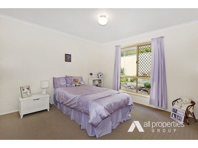 11 COPEINA CT, Regents Park QLD 4118