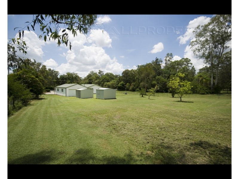 17 Nottingham Ct, Forestdale QLD 4118