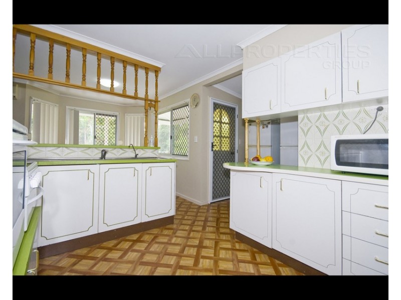 17 Nottingham Ct, Forestdale QLD 4118