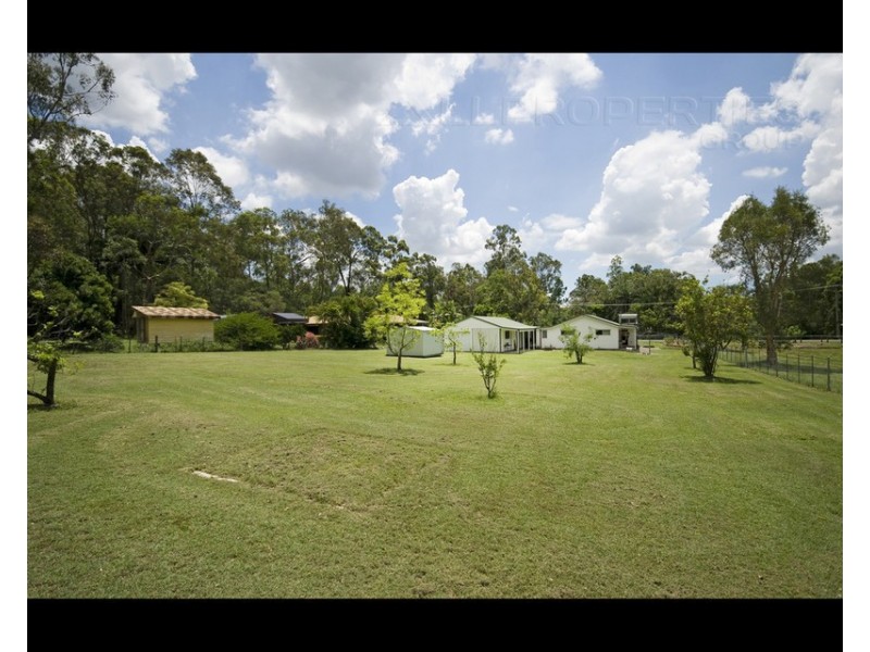 17 Nottingham Ct, Forestdale QLD 4118