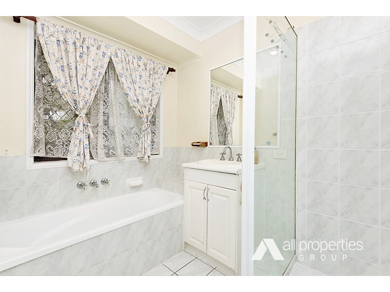 109 LAMBERTH ROAD, Regents Park QLD 4118