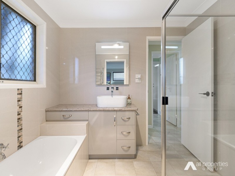 4 Town Court, Boronia Heights QLD 4124