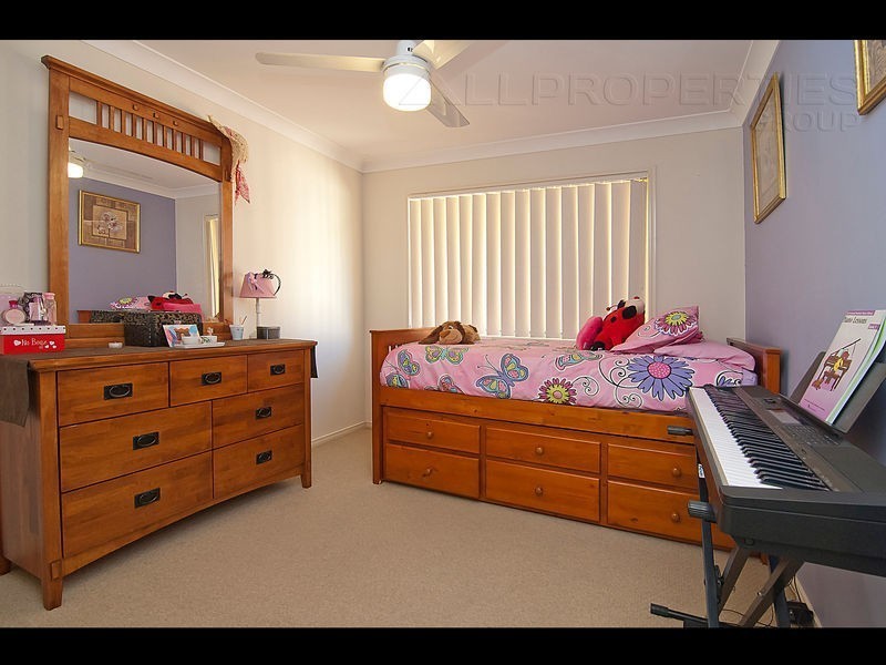 28 Canterbury Bells Circuit, Springfield Lakes QLD 4300