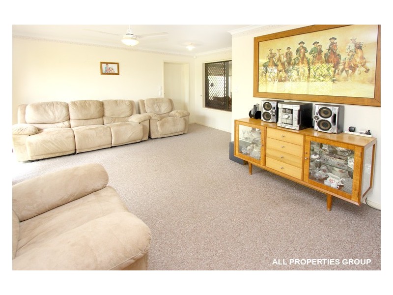 37 Parkroyal Crescent, Regents Park QLD 4118