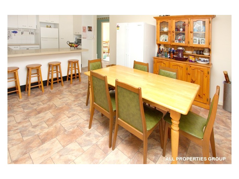 37 Parkroyal Crescent, Regents Park QLD 4118